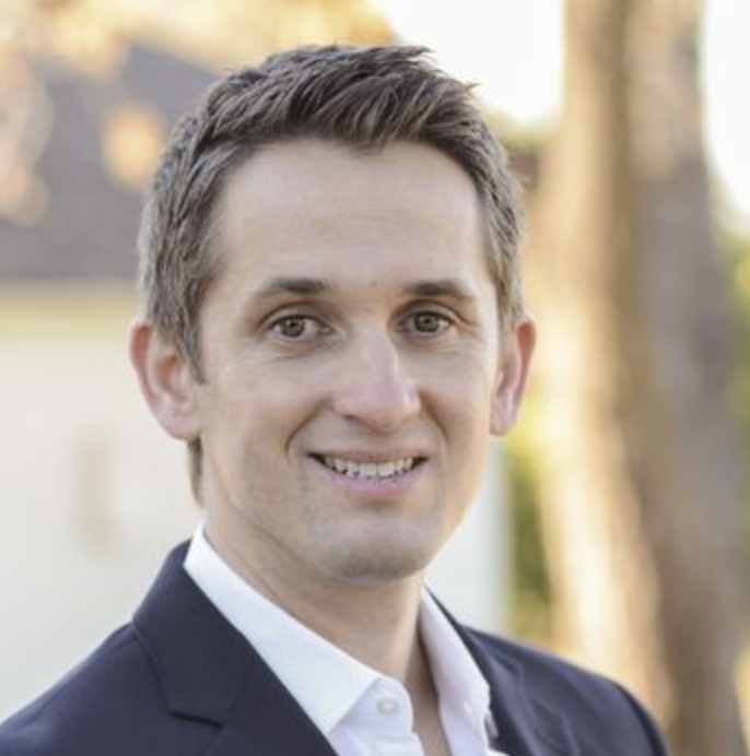 Portrait of Bruno Arapovic, listing agent