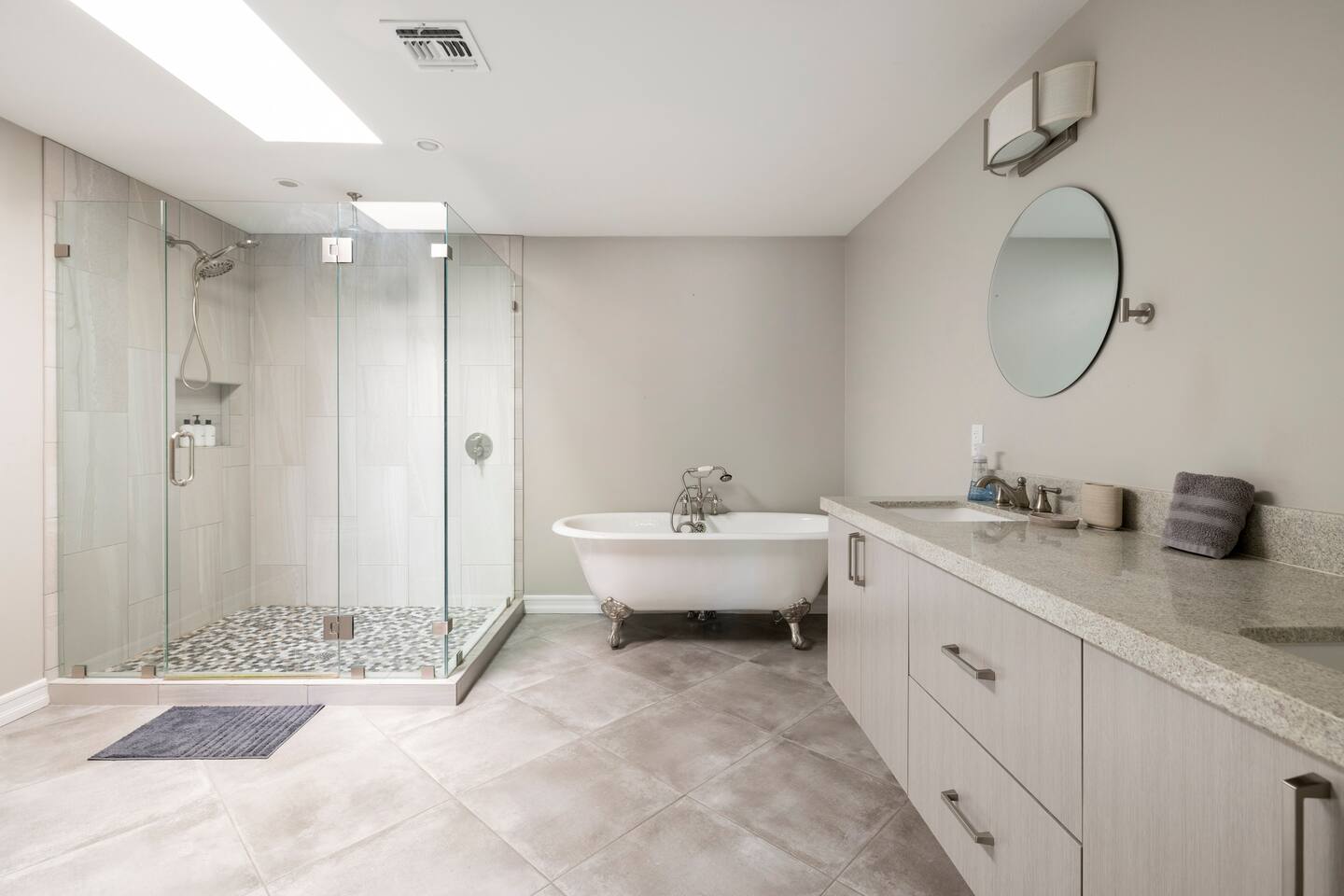 Photo of 3037 E Clarendon Ave, Phoenix — description pending