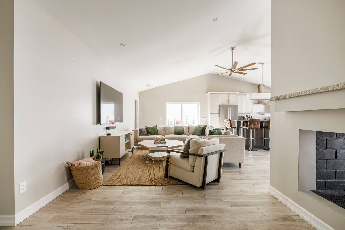 Photo of 3037 E Clarendon Ave, Phoenix — description pending